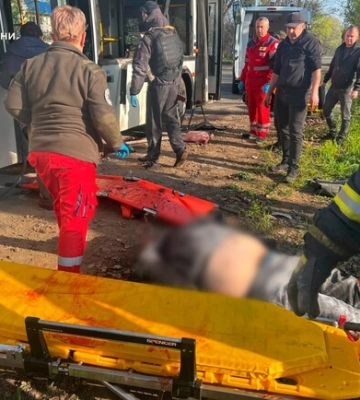 Зеленский об ударе по автобусу в Марганце: это военное преступление и сознательный террор против гражданских