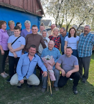 Має 5 дітей, 10 внуків та 12 правнуків: довгожитель з Волині відзначив 90-річчя