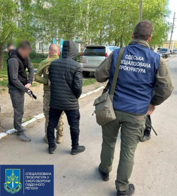 Замість фронту відправив бійців робити ремонт у квартирі: на Одещині ДБР затримала командира військової частини