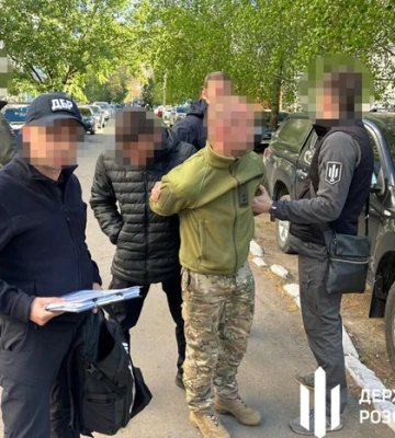 ДБР викрило командира, який відправляв бійців робити ремонт у квартирі тещі ДБР викрило командира, який відправляв бійців робити ремонт у квартирі тещі