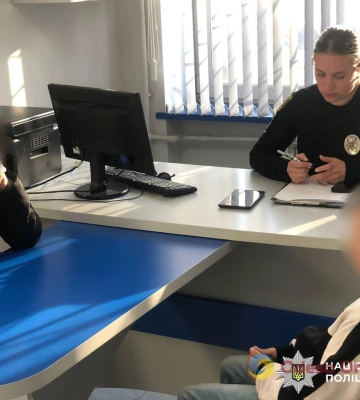 У Білгороді-Дністровському двоє підлітків пошкодили камеру відеоспостереження у приватному домоволодінні