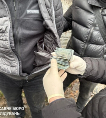 Судитимуть правоохоронця з Дніпра, який за хабар обіцяв ухилянтам "прибрати" їх дані з бази розшуку ТЦК, - ДБР. ФОТО