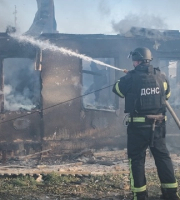 Рятувальники показали наслідки  атаки дронів РФ на Добропілля та Слов’янськ