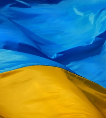 В Киеве из-за сильного ветра 1 мая временно приспустят главный флаг Украины из-за сильного ветра