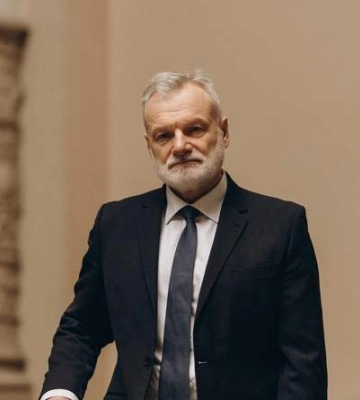 ЛНУ імені Івана Франка має нового ректора: що відомо про Романа Гладишевського