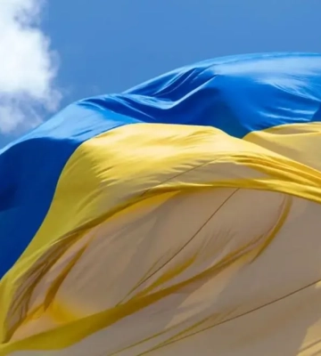 В Киеве временно приспустят главный флаг Украины