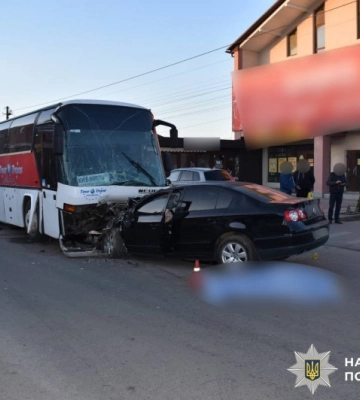 На Вінниччині на місці ДТП загинув водій легковика, який врізався в автобус, - поліція