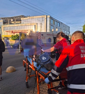 У Луцьку на зупинці підліток втратив свідомість: що відомо