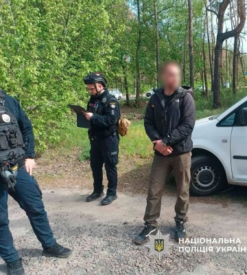 У Харкові чоловік погрожував ножем співробітнику ТЦК