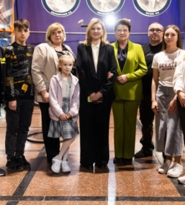 На 5 родин - 30 дітей: перші леді України та Естонії зустрілися з прийомними сім’ями на Житомирщині