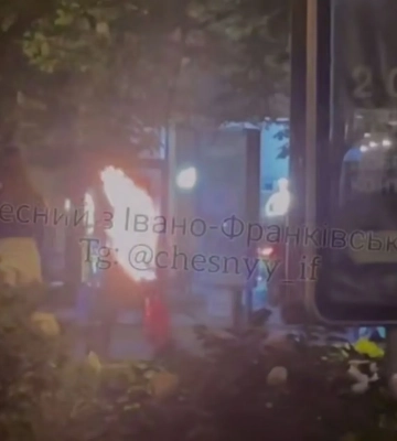Чоловік підпалив себе у центрі Івано-Франківська (ФОТОФАКТ)