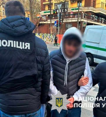 У Києві затримано злодюг, які під виглядом обміну валют пограбували жінку (ФОТО)