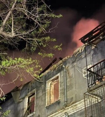 Атака РФ на Одесу: "шахед" влучив у багатоповерхівку, дві людини загинули. ФОТОрепортаж