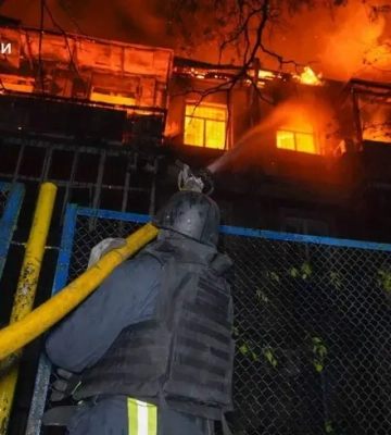 У ДСНС розповіли, що кількість постраждалих від дроної атаки на Одесу різко зросла, та опублікували фото наслідків