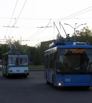 Частина тролейбусів у Рівному змінила рух через ремонт дороги