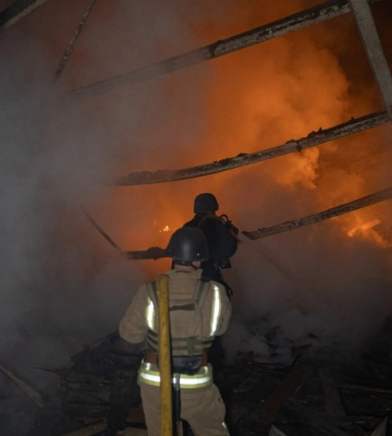 У Сумській громаді внаслідок обстрілу виникла пожежа на об’єкті промисловості