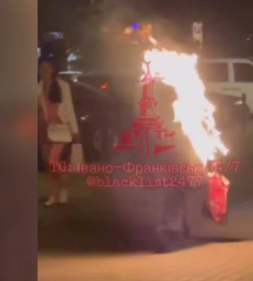 У центрі Франківська горів чоловік