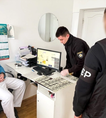 На Рівненщині судитимуть травматолога, який за хабар обіцяв вплинути на членів МСЕК