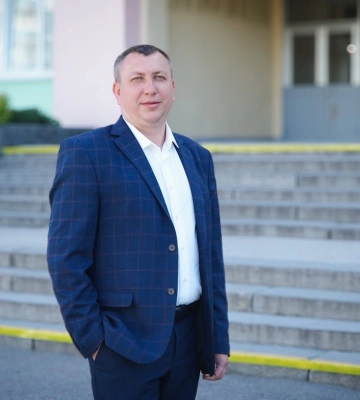 В одну з черкаських шкіл на Митниці призначили керівника