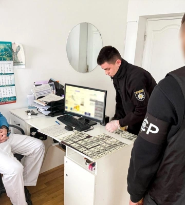 Обіцяв посприяти в оформленні інвалідності: на Рівненщині лікаря судитимуть за отримання хабаря