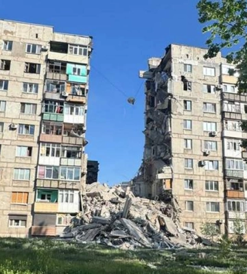 Российские войска сбросили 3 авиабомбы на Мирноград: есть погибшие люди, уничтожена многоэтажка