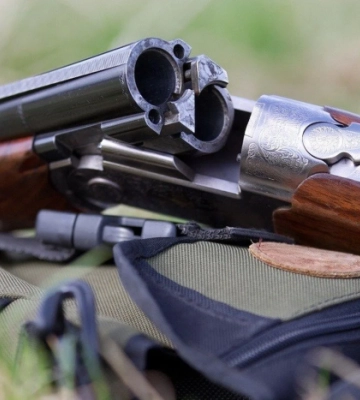 Конфлікт на Львівщині завершився стріляниною: чоловік поранив себе рикошетом