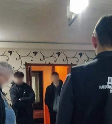 «Вирішував питання» у сервісному центрі МВС – волинянину повідомили про підозру у зловживанні впливом