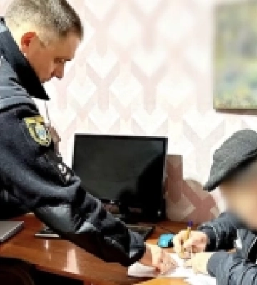 У Первомайську 65-річний чоловік виготовляв та збував наркотики