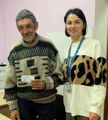 У Чернівецькій області оформили паспорт України чоловіку, який жив без нього понад 30 років