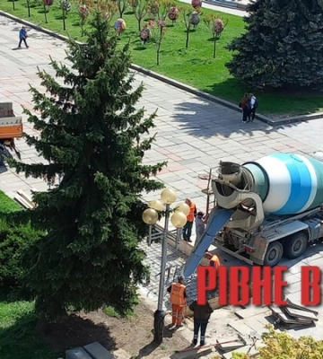 У центрі Рівного будують платний туалет