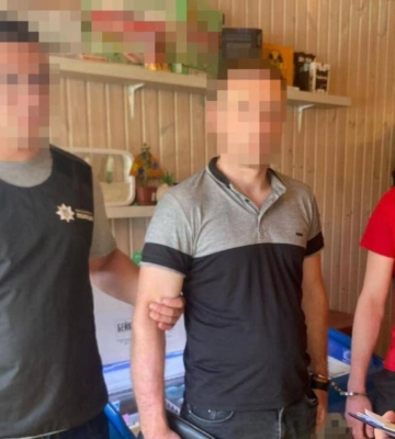 На Хмельниччині затримали шахрая, який ошукав рідних зниклого безвісти військового