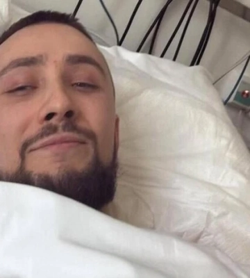 Пощастило ще більше за мене, – Стерненко показав, як куля прошила кофту охоронця