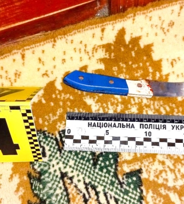 Погрожував ножем, душив та бив в обличчія - на Рівненщині судитимуть нападника на жінку