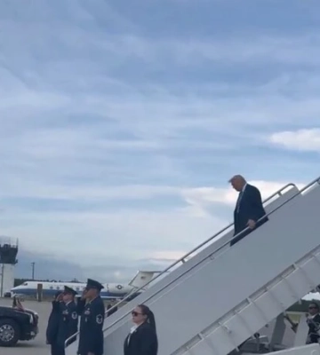 Трамп прибув до Алабами, щоб виступити перед випускниками університету