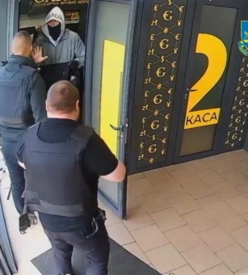 У Києві студент погрожував підірвати обмін валют, якщо йому не віддадуть гроші (ВІДЕО)