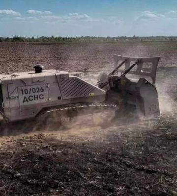 Сапери розміновують поля на Київщині за допомогою інноваційної техніки (відео)