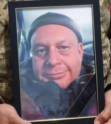У Лебедині попрощалася з полеглим Героєм Ігорем Сахаровим