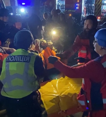 З-під завалів витягли трьох людей, всього - 29 поранених: у Запоріжжі завершили рятувальні роботи після атаки РФ