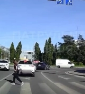 У Луцьку патрульні спіймали водія, який не пропустив пішохода (Відео)