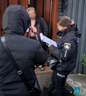 За зґвалтування малолітніх дітей та виготовлення порно у Полтаві судитимуть викладача вокалу