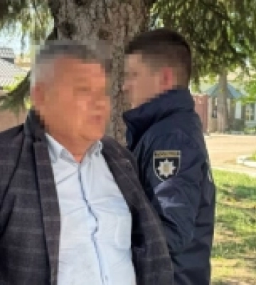 Голову однієї з селищних рад Одещини викрили на одержанні хабаря за дозвіл на розміщення газової заправки
