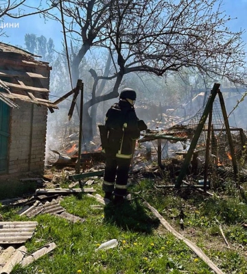 Ворог вдарив по селу на Харківщині, постраждала жінка