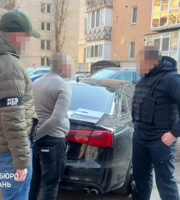 На Львівщині викрили схему збуту авто, ввезених для ЗСУ
