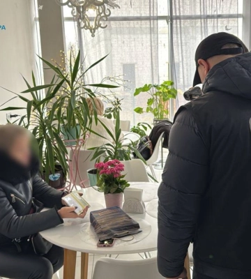 На Сумщині судитимуть організаторку схеми вивезення ухилянтів за кордон