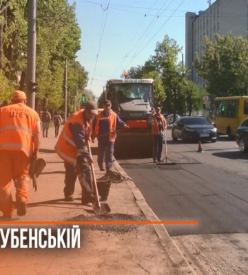 Одна з головних транспортних артерій міста: на вулиці Дубенській у Рівному ремонтують дорогу (ВІДЕО)