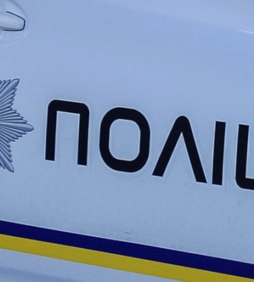 Нацполіція: в Одесі чоловік із ножами напав на правоохоронців, є поранені