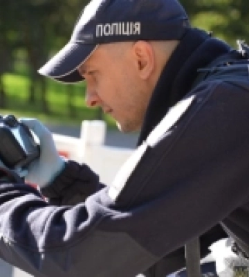 В Одесі чоловік із ножами напав на правоохоронців, є поранені