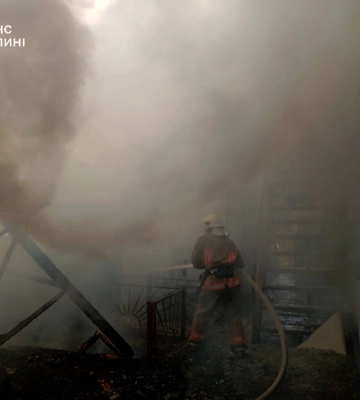 На Волині під час пожежі врятували жінку і трьох дітей
