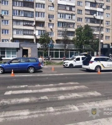 У Луцьку автокран збив маму з немовлям