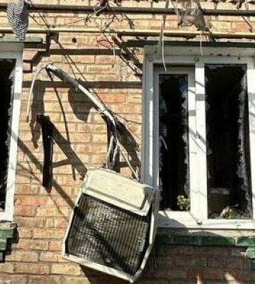 Масове руйнування будинків та нові постраждалі: ворог накрив вогнем три райони Дніпропетровщини